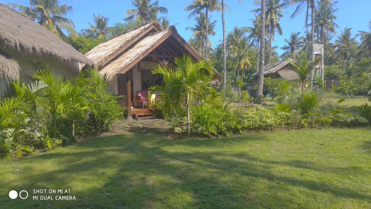 Rumah Sunyi Джили Трауанган Екстериор снимка