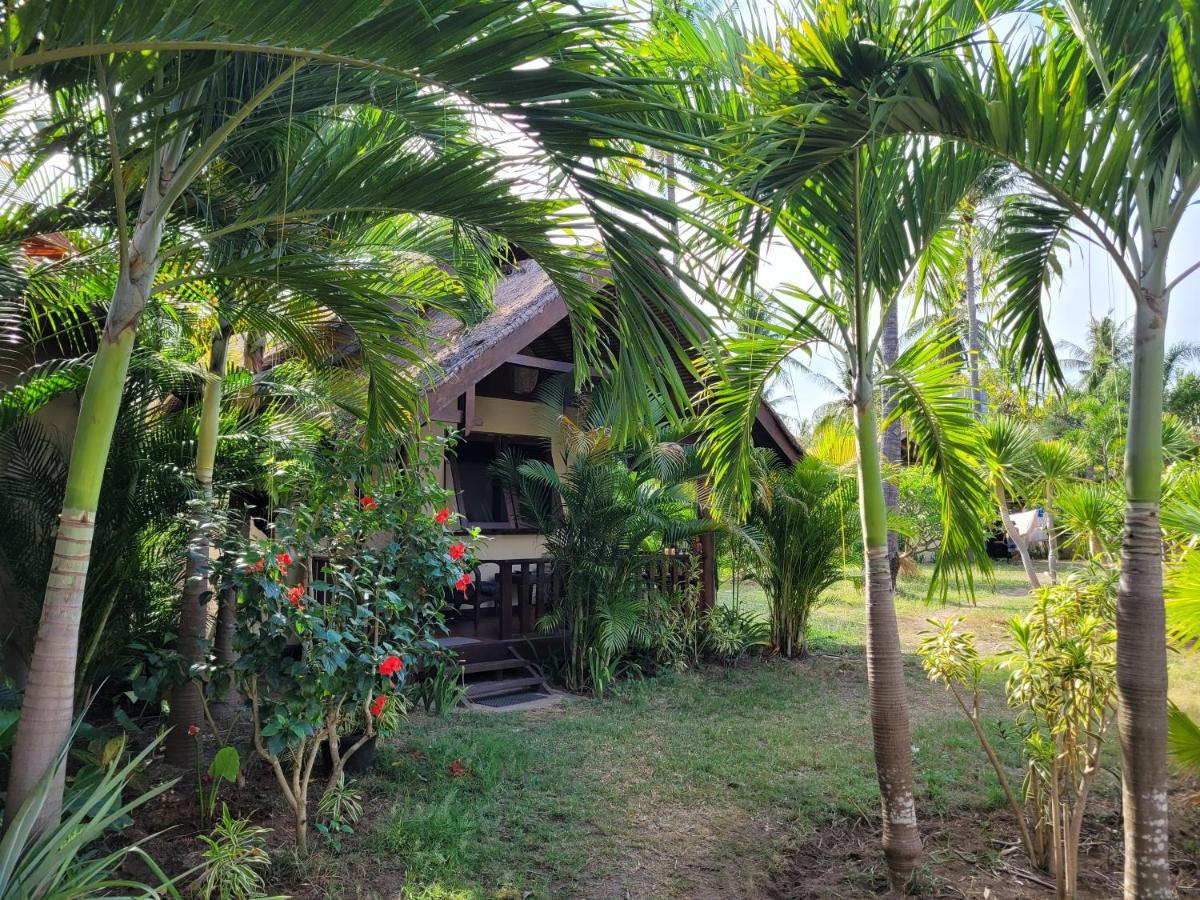 Rumah Sunyi Джили Трауанган Екстериор снимка