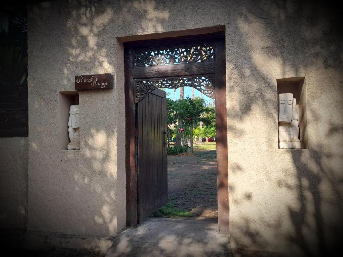 Rumah Sunyi Джили Трауанган Екстериор снимка