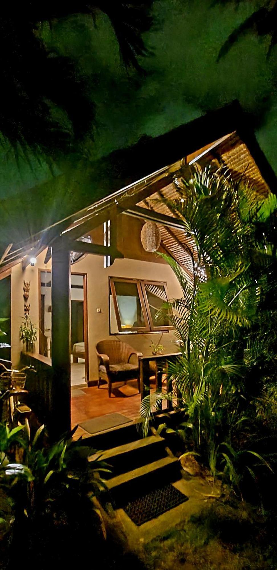 Rumah Sunyi Джили Трауанган Екстериор снимка